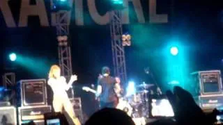 Misery Business- Paramore (LIVE IN MANILA) HQ