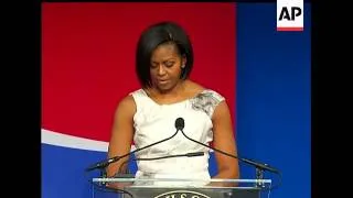 Michelle Obama donates ball gown to Smithsonian