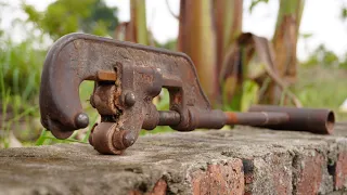 Restoring antique iron pipe cutters that are rusted and dirty