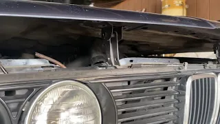 1985 BMW E30 325e DIY Hood Removal No Helper!