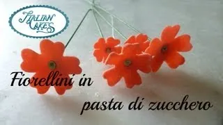 Fiorellini rossi in pasta di zucchero (Red sugar paste flowers) by ItalianCakes