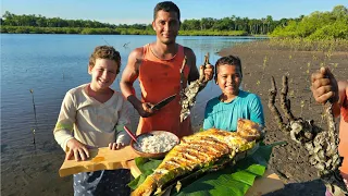 WE CATCH OYSTERS AND BAKE A FISH ON A BANANA LEAF (catch and cook)