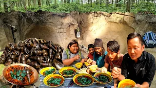 Snail Catching Cooking and Eating With Team !! Survival Challenge Nepal !! Ghonghi Hunt in River