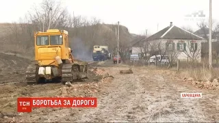 Жителі села Зауддя воюють за місцеву дорогу з газовиками та лісниками