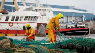 UK vows retaliation to French fishing threats amid post-Brexit row
