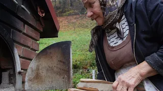 A day in the life of people in a mountain village/ grandma's cooking/ November rain.