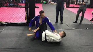 How Renzo Gracie deals with the knee shield half guard