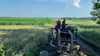 9 часов грейдирывали дорогу чтобы доехать до поля. Прицепной грейдер и трактор .В конце сели в грязи