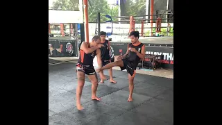 Muay Boran Technique: Teep Parry And Counter Knee/Kick