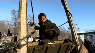 Giant catapult on the front line of protests Kiev - BBC News