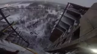 Что видит тот, кто прыгнул вниз с 10-го этажа дома | what jumper sees ropeswinging off 100-feet