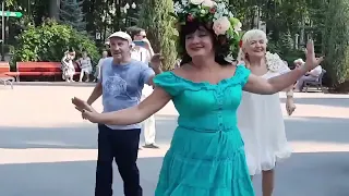 РОЗА ЯРКО РАСЦВЕЛА!!! ТАНЦЫ ПАРК ГОРЬКОГО ЯРКИЕ МОМЕНТЫ!!!