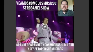 le roban el show a Juan Gabriel y el muy contento por ello