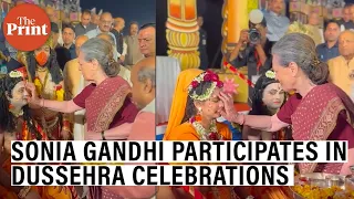 Sonia Gandhi participates in Dussehra celebrations at Red Fort