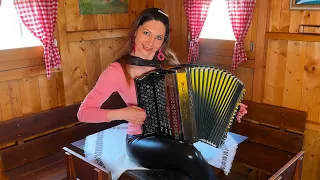 Claudia Hinker spielt SAULEDER DU auf ihrer Steirischen Harmonika!