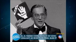 Apresentador Flávio Cavalcanti critica o cantor Gerson King Combo (Rede Tupi 1980)