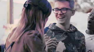 Asa Butterfield & Emma Mackey (Sex Education)