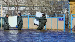 Паводок отрезал от мира шесть поселков на западе Казахстана