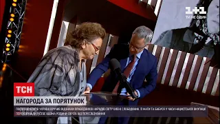 Новини України: Олені Слободяник вручили відзнаку просто під час ефіру ток-шоу "Право на владу"