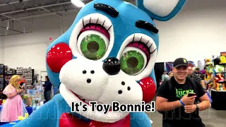 It's Toy Bonnie! | Comic Con Cosplay Compellation | 4K