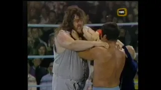 Giant Haystacks vs Gwyn Davies 70s