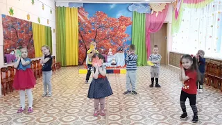 Средняя группа Танец с листочками