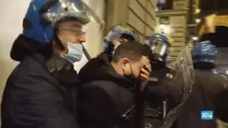 Proteste a Firenze, un manifestante ferito e fermato: «Non ho fatto nulla», l’agente: «Non...