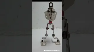 Робот сам собирается/The robot is going to