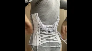 Процесс шнурування корсету (Corset lacing process)