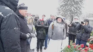 Возложение цветов на Пискаревском кладбище