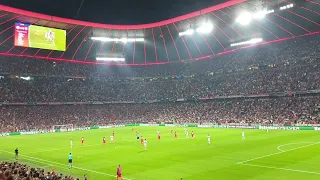 Live-Aufnahme im Stadion: FC Bayern München - FC Barcelona - Tor 1:0 Lucas Hernandez - Kopfball