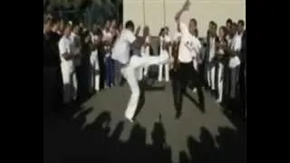 Best Capoeira Solo: Contra-Mestre Barrãozinho, Grupo Axé Capoeira