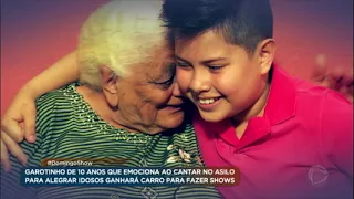 Conheça o garotinho de 10 anos que canta em asilo para alegrar idosos