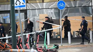 Швеция: мужчина, получивший ранения во время стрельбы в торговом центре, скончался