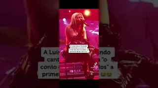 Luísa Sonza desaba a chorar em show