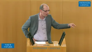 Bodo Ramelow beschimpft Stefan Möller als »widerlichen Drecksack« und zeigt ihm den Mittelfinger