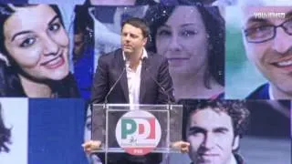 Renzi: in questa piazza c'è la speranza, in un'altra il jukebox dell'odio