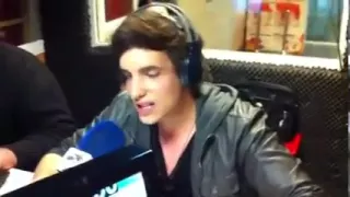 EXCLUSIVA Xuso Jones cantando el pedido de McAuto en Radiomaliboomboom