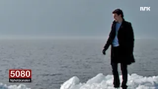 Mann i Finnmark går rundt i dress som om han er i Oslo