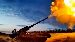 Ukraine 2S7 Pion "Peony" 203mm heavy artillery fires on Russian positions in the East early morning