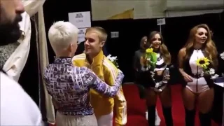 Justin Bieber backstage with Katy perry & little mix - #onelovemanchester