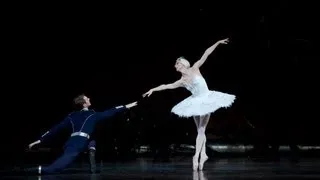 Swan Lake: Zenaida Yanowsky and Nehemiah Kish in rehearsal (The Royal Ballet)