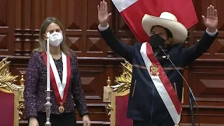 Perú | Pedro Castillo toma posesión como presidente y jura "por una nueva Constitución"