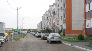 UTV. Оренбуржцы около 5 лет добиваются благоустройства дворовой территории на улице Просвещения