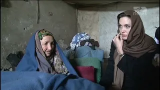 Top News - ‘Zemra ime është me ju’ / Angelina Jolie viziton Pakistanin pas përmbytjeve