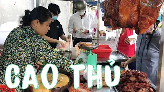 Cao Thủ chặt heo quay bằng tay trái nhanh gọn nhẹ như chẻ mía