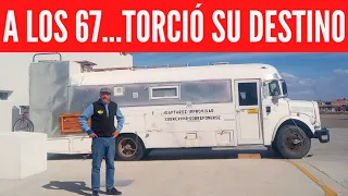 💔Un fracaso lo llevó a viajar por Argentina en un viejo colectivo-motorhome