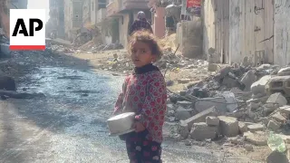 Street kitchen in northern Gaza draws long lines of desperately hungry women and children