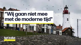 Op pad in Urk, het vissersdorp dat zich afzet tegen de rest van Nederland | Terzake