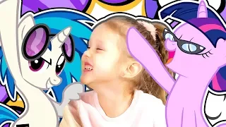 МАЙ ЛИТЛ ПОНИ Искорка и Амелька спасают Пони от Бури которая превратила My Little Pony в камень